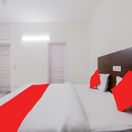 Hotel O Green Villa New Delhi Bagian luar foto